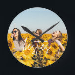 Horloge Ronde Besties Meilleur Ami Photo Amitié<br><div class="desc">Horloge murale personnalisée avec votre photo préférée de vous et de vos meilleurs amis! Faites un joli cadeau personnalisé pour votre meilleur ami et ajoute une touche de plaisir à votre décor de chambre.</div>