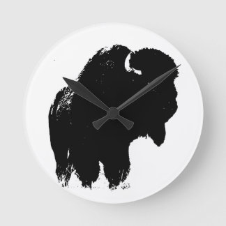 Horloge Ronde Bison de bison noir et blanc Pop Art