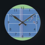 Horloge Ronde Blue Tennis Court Modern Tennis Player<br><div class="desc">Personalized classic tennis court design in blue with classic, chic, preppy & elegant tennis rackets and green tennis balls. Simple, minimalist gift for your tennis coach or tennis team. Personalized Gift for a tennis player. Blue tennis court illustration. Trendy tennis players home decor. Trendy modern tennis player gifts. Cool retro...</div>