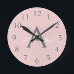 Horloge Ronde Blush Pink Grey Modern Script Girly Monogram<br><div class="desc">Blush Pink et Grey Simple Script Monogram Clock. This makes the perfect sweet 16 birthday,  wedding,  bridal shower,  anniversary,  baby shower or bachelorette party gift for someone that loves glam luxury and chic styles.</div>