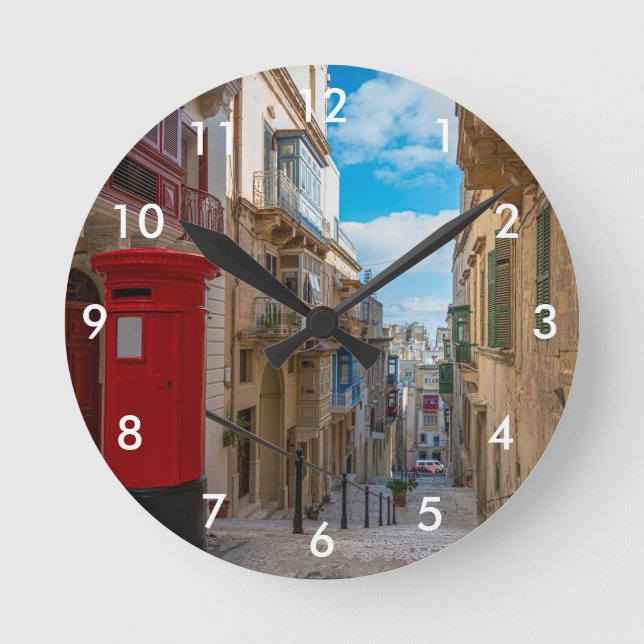 Horloge Ronde Boîte vintage rouge à Malte (Recto)