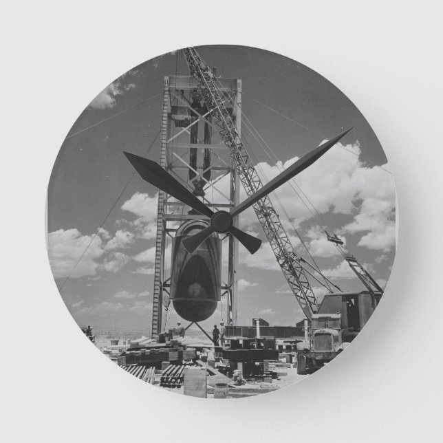 Horloge Ronde Bombe atomique enorme placée pour l'essai de (Recto)