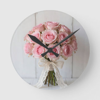 Horloge Ronde Bouquet de roses roses en dentelle de perle romant