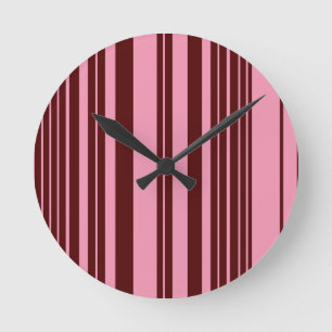 Horloge Ronde Bourgogne et motif à rayures roses
