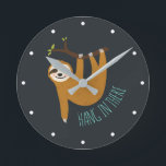 Horloge Ronde Bouton Adorable Sloth "Hang in There"<br><div class="desc">Illustration amusante d'un mignon paresseux accroché à une branche d'arbre et les mots "Hang in There" en police manuscrite.</div>