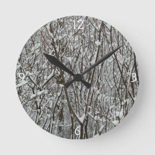 Horloge Ronde Branches couvertes de neige Abstraite hivernale