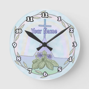 Horloge Ronde cadran de la croix chrétienne de primevères