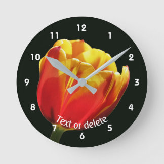 Horloge Ronde Cadran Rond Personnalisé Fleur de Tulipe Vibrante