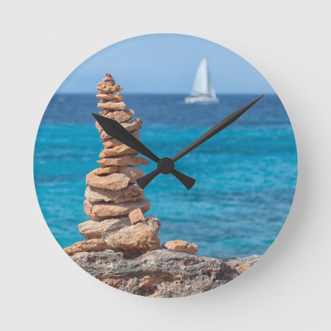 Horloge Ronde Cairn à la mer Méditerranée (Recto)