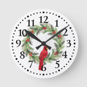 Horloge Ronde Cardinal sur une couronne d'hiver