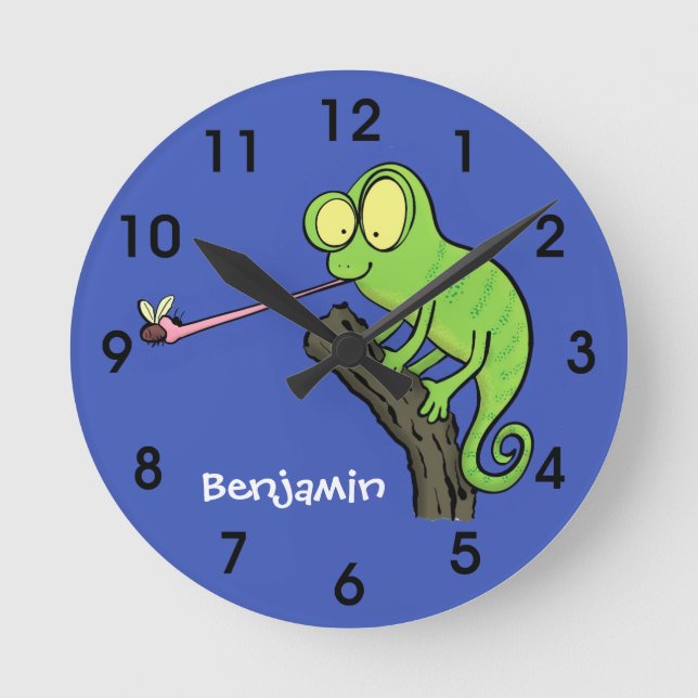 Horloge Ronde Caricature de lézard de caméléon vert joyeux (Recto)
