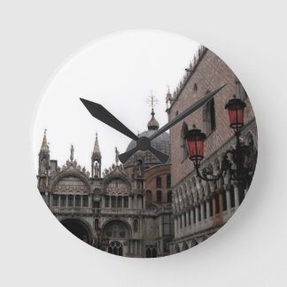 Horloge Ronde Carré et Basilique Saint-Marc