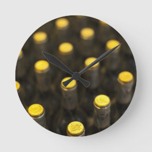 Horloge Ronde Cave à vin Bodega Marques de Riscal, bouteilles de