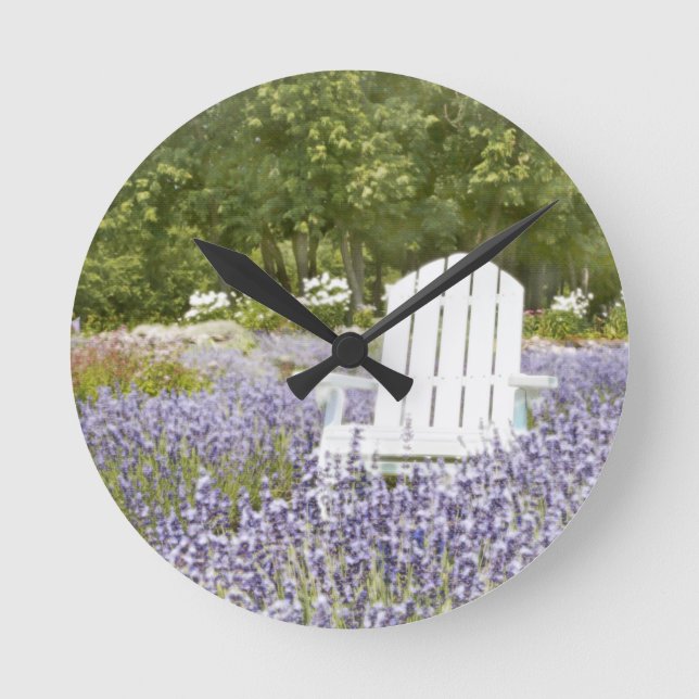 Horloge Ronde Chair in the Lavender field (Recto)