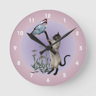Horloge Ronde Chat de Siamese avec Bleu Papillon Animal