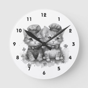 Horloge Ronde Chatons noirs et blancs avec nœud papillon et chap