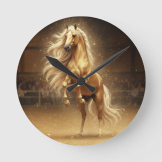 Horloge Ronde Cheval Sauvage Doré – Symbole de Beauté\Puissance\