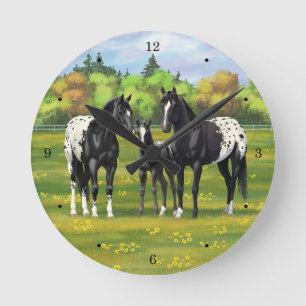 Horloge Ronde Chevaux Appaloosa Noir Dans Les Pâturages D'Été