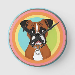 Horloge Ronde Chien Boxer dans un cadre circulaire vibrant