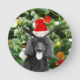 Horloge Ronde Chien de caniche sapin de Noël Snowman Red Santa C