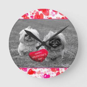 Horloge Ronde Chiots Pekingese souhaitant Heureuse Sainte-Valent