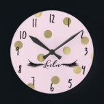 Horloge Ronde Cils Moderne Glam Rose Poudré et Points Dorés Salo<br><div class="desc">Personnalisez avec n'importe quel texte.</div>