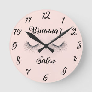 Horloge Ronde Cils Personnalisés de Salon Rose Chic Éthéré