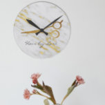 Horloge Ronde Ciseaux en marbre doré Styliste cheveux Personnali<br><div class="desc">Ce design a été créé par art numérique et peut être personnalisé dans la zone fournie par le changement de la photo et/ou du texte. Vous pouvez également le customiser en choisissant l'option cliquer pour customiser une autre option et supprimer ou modifier la couleur de l'arrière - plan, ajouter du...</div>