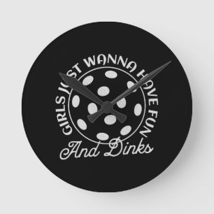 Horloge Ronde Citation amusante des femmes de Pickleball