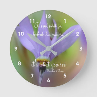 Horloge Ronde Citation Perception Fleur violet Inspiration