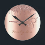 Horloge Ronde Clavier Rose Gold Drips Glitter Scissors<br><div class="desc">Ce design a été créé par art numérique et peut être personnalisé dans la zone fournie par le changement de la photo et/ou du texte. Vous pouvez également le customiser en choisissant l'option cliquer pour customiser une autre option et supprimer ou modifier la couleur de l'arrière - plan, ajouter du...</div>