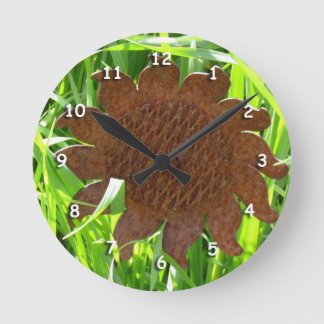 Horloge Ronde Clock - Iron Sunflower in Grass
