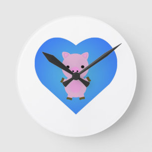 Horloge Ronde Cochon adorable avec un coeur bleu dans l'Arrière