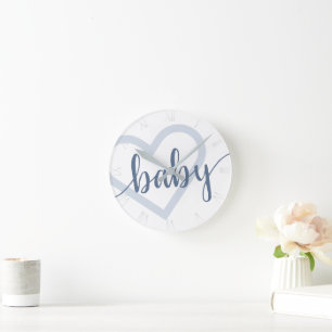 Horloge Ronde Coeur bébé Dusty Ardoise Bleu Flourdissant Scrip