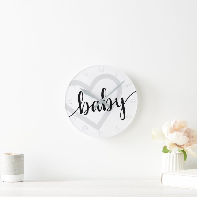 Horloge Ronde Coeur bébé | Script classique noir (Maison)