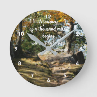 Horloge Ronde Commencer le sentier du bois de la citation inspir