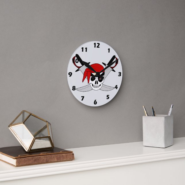 Horloge Ronde Conception de crâne de pirate et d'épées (Bureau)