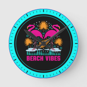 Horloge Ronde Conception de flamants roses de vibes de plage
