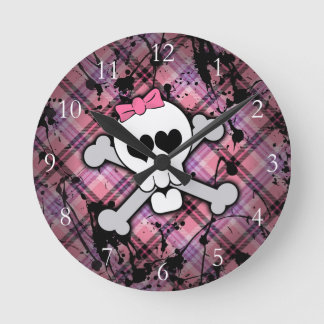 Horloge Ronde Crâne rose Grunge avec Coeurs croisés