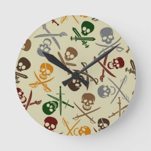 Horloge Ronde Crânes de pirate avec les épées croisées