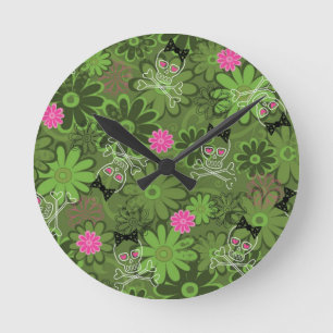 Horloge Ronde Crânes punks Girly sur l'arrière - plan de Camo de