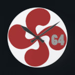 Horloge Ronde Croix basque rouge 64 Lauburu<br><div class="desc">La croix Basque authentique rouge avec le 64 original. Euskal Herria</div>