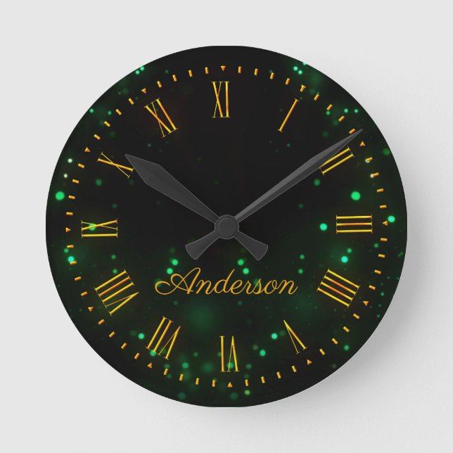 Horloge Ronde Custom Family Nom Green Bokeh Lights Elegant (Recto)