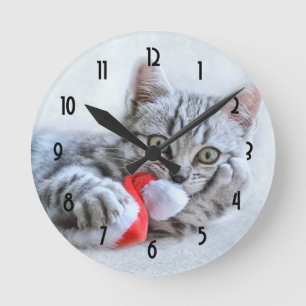 Horloge Ronde Cute Grey Tabby Chat Noël Casquette Noël Noël Noël