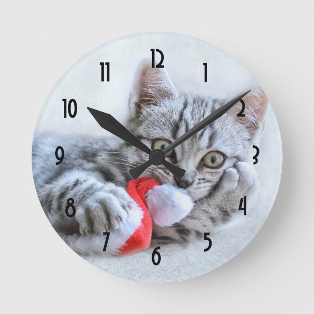 Horloge Ronde Cute Grey Tabby Chat Noël Casquette Noël Noël Noël (Recto)