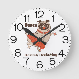 Horloge Ronde Danse comme si personne ne regardait Pug Girl