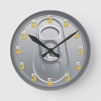 Horloge ronde de la bière à 5 heures