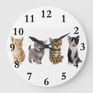 Horloge ronde de quatre chatons
