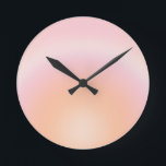 Horloge Ronde Dégradé Fuzz Peach<br><div class="desc">Design dégradé - effet aura - gradient de fuzz de pêche.</div>