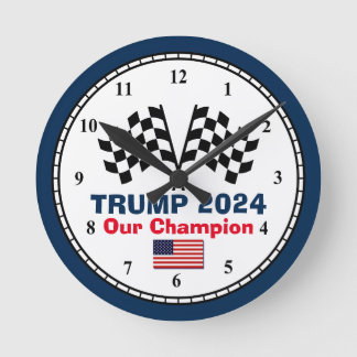 Horloge ronde des drapeaux de course Trump 2024